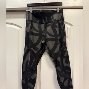 Brand new with tags Arhleta Black and Gray Patterned Leggings